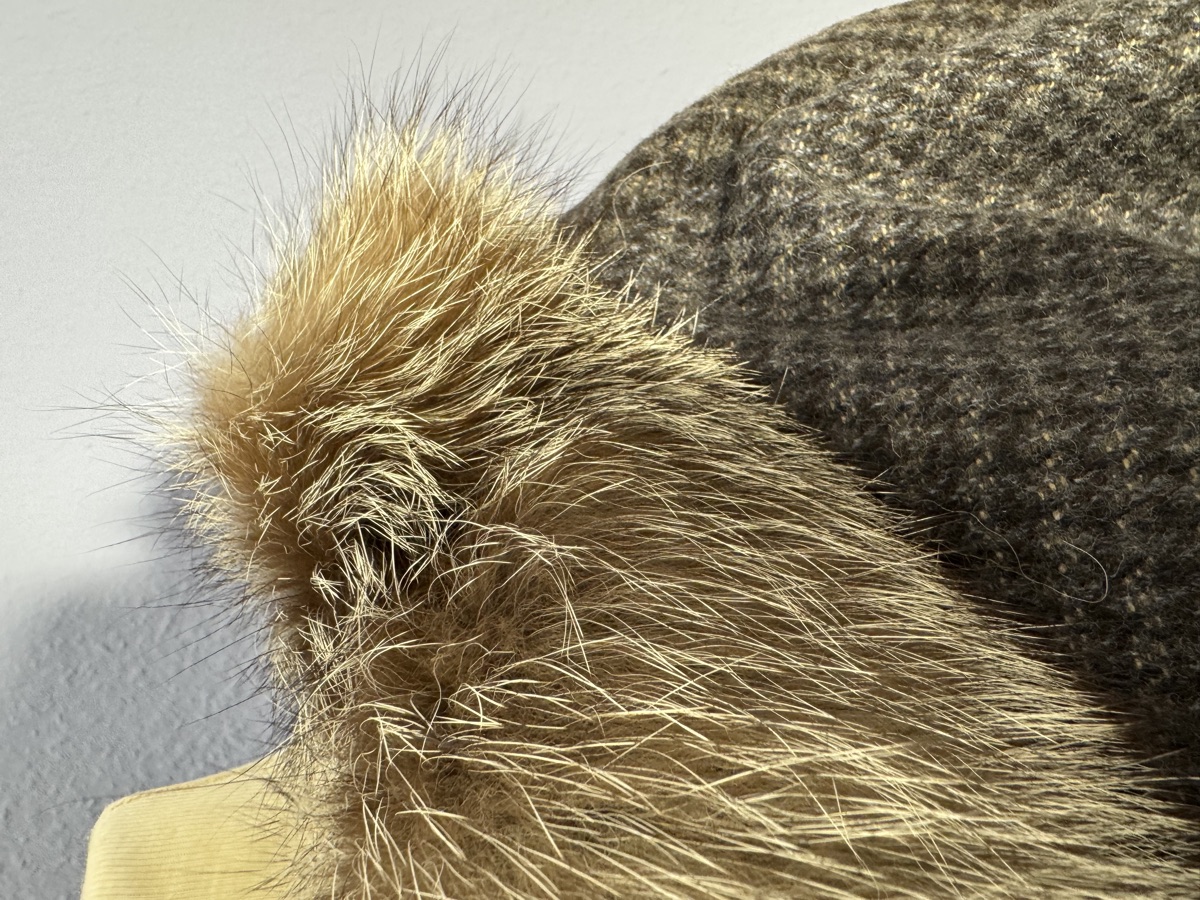Kaschmir-Wolle Poncho Pepita Grau · lang – Detailansicht