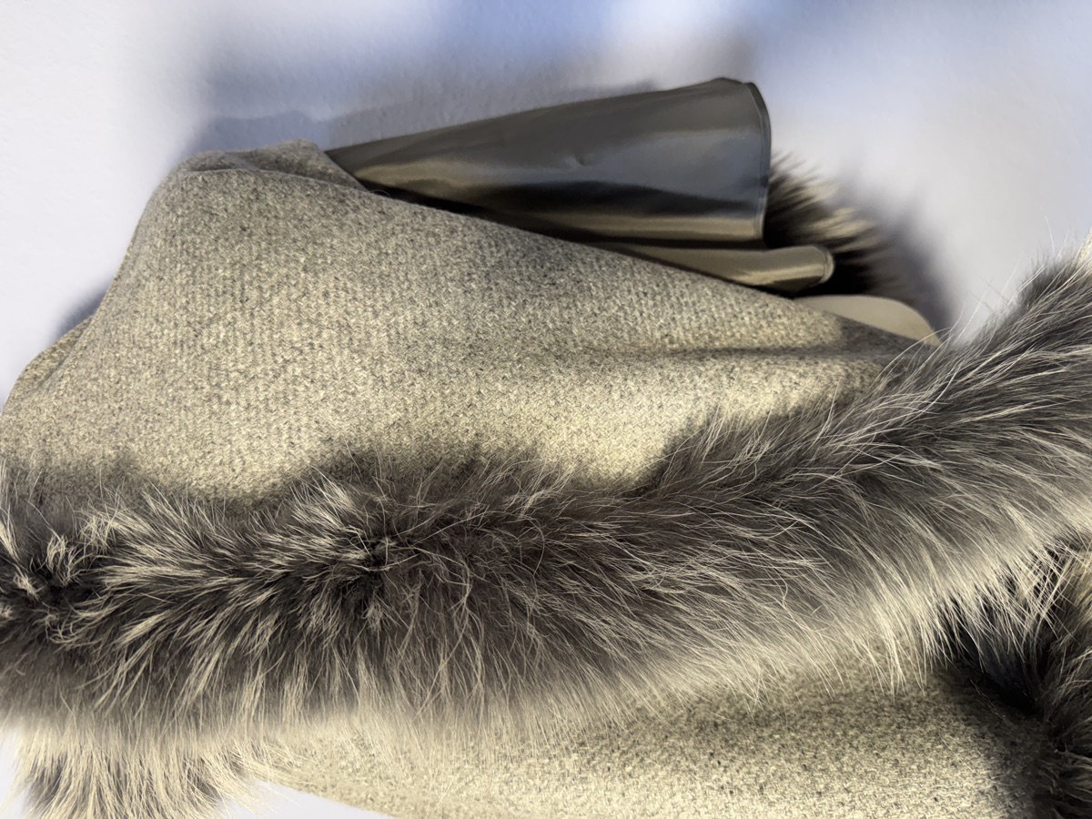 Kaschmir Poncho kurz Shetland-Grau – Seitenansicht