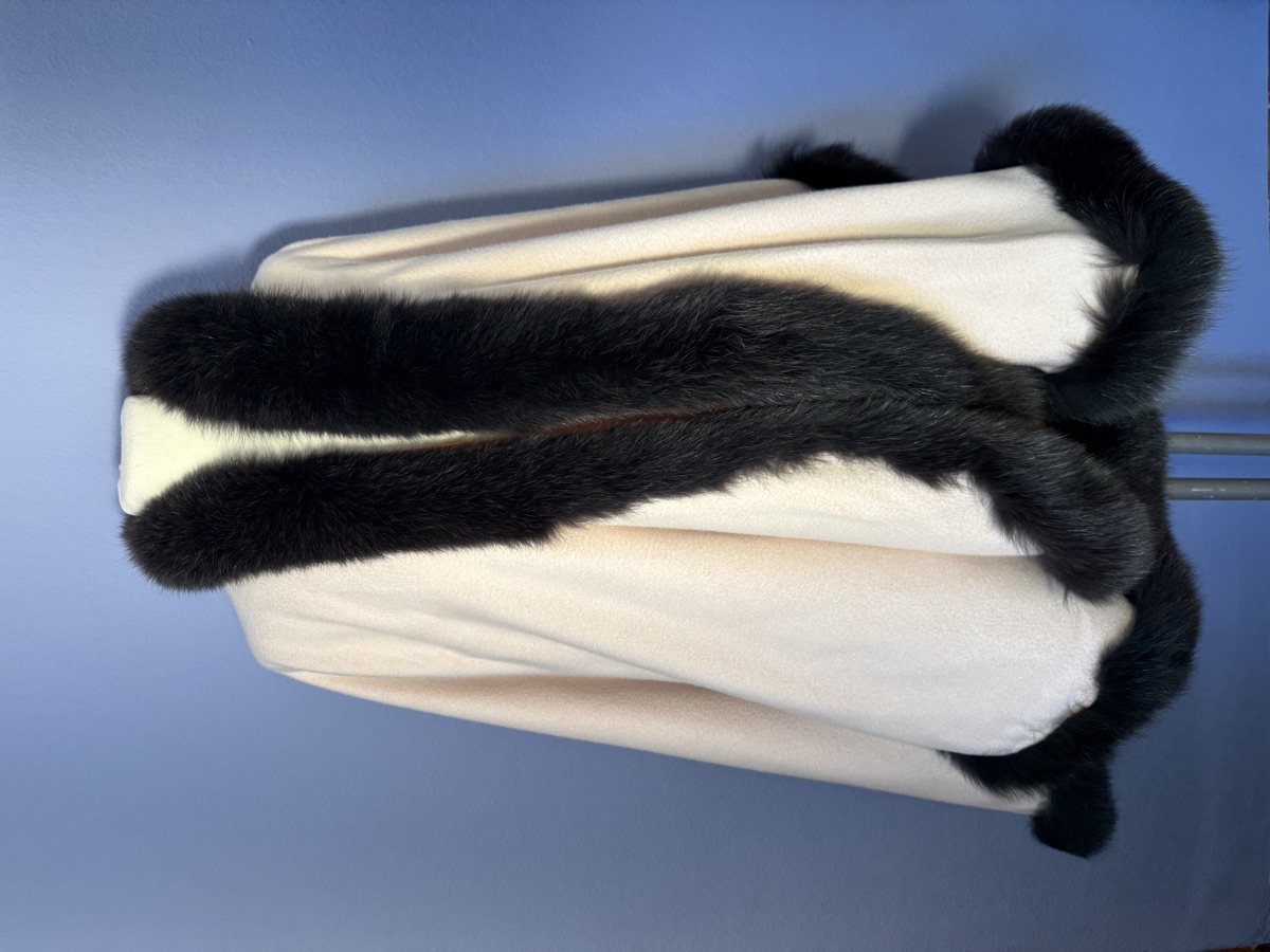 Kaschmir Cape lang Doubleface Koralle / Off-White – Seitenansicht