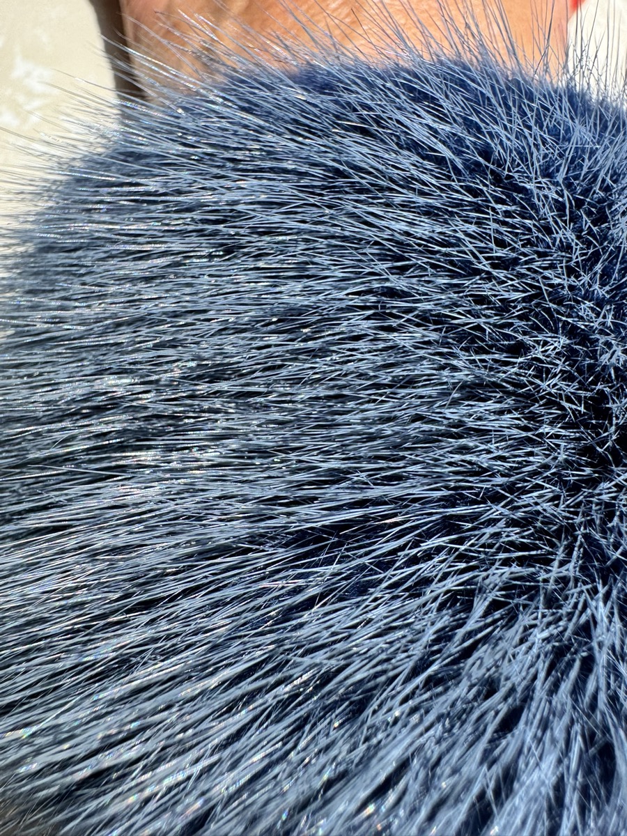 Nerzmanschetten Blau – Detailansicht Fell