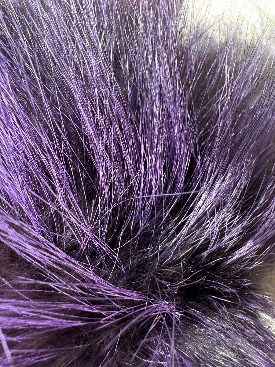 Fuchsmanschetten Aubergine – Detailansicht Fell